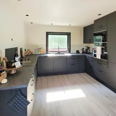 بيت للعطل In With House Sea View