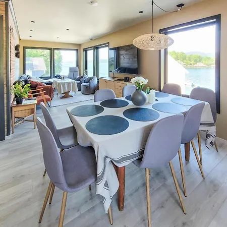 بيت للعطل In With House Sea View Fitjar