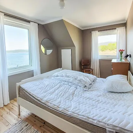 Awesome In With House Sea View