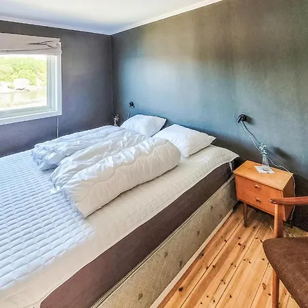 In With House Sea View بيت للعطل