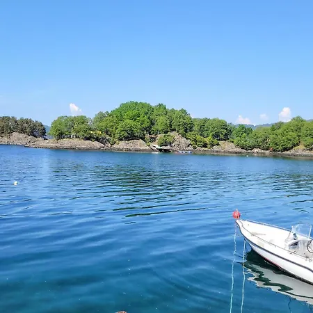 Сasa de vacaciones In With House Sea View