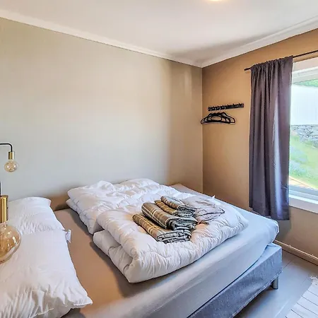 In With House Sea View بيت للعطل Fitjar