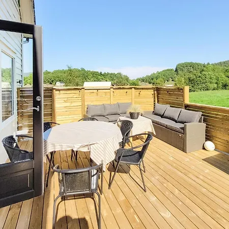 In With House Sea View بيت للعطل