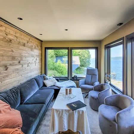 Awesome In With House Sea View * Fitjar