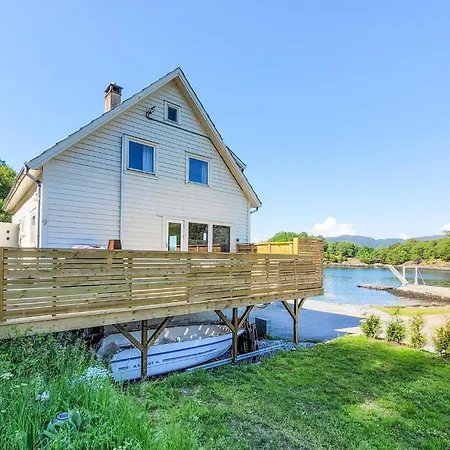 Awesome Home In Fitjar With House Sea View * Fitjar
